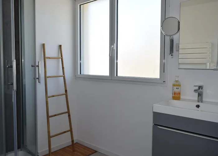 Prázdninový dům Maison 3 Etoiles Au Centre Des Sables D'olonne Avec Acces Plage, Wifi Et Garage - Fr-1-197-519 *